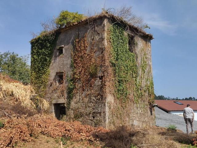 Casa de piedra para restaurar en Reboredo Pequeno