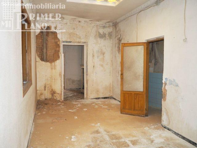 Casa de planta baja, con acceso a dos calles, 191 m2 de suelo, por solo 57.000 Euros