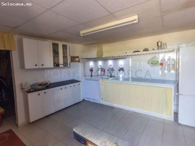 Casa de planta baja en Mahón con garaje, patio, huerto, piscina y varias