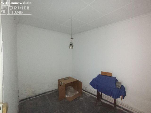 Casa de planta baja junto al centro y c/S Roque de 122 m2 para reformar o derribar por solo 38.000 €