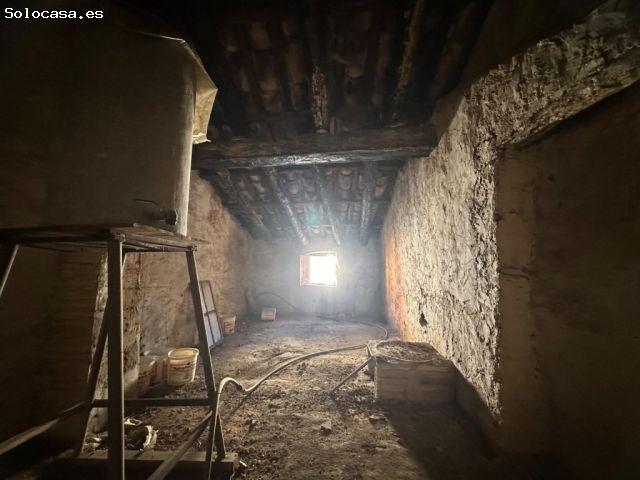 Casa de planta baja y dos pisos en La Galera