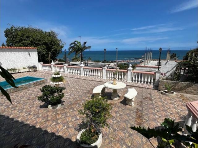 Casa de Playa con una Vista Estupenda al Mar muy amplia y hermosa