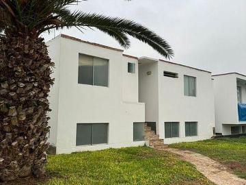 Casa de playa en Tres Islas 265 m2, 6 dorm./3 estacionamiento areas comunes