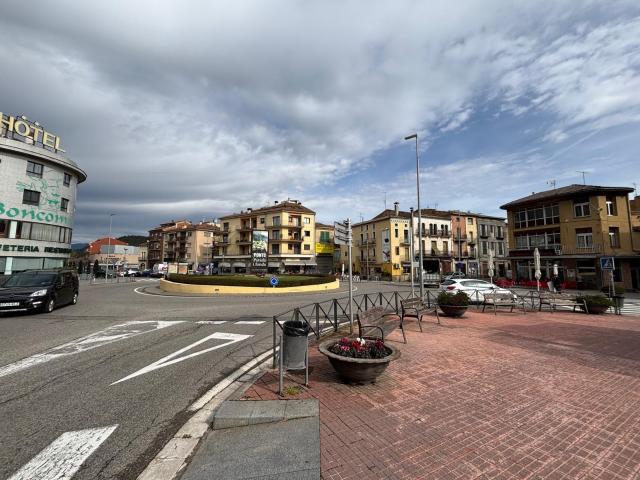 EDIFICI DE POBLE A PONTS