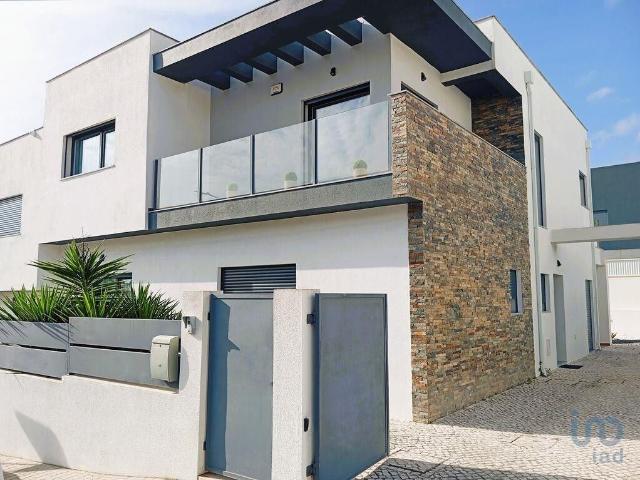Casa de prestígio de 212 m² à venda Valadares, Setúbal