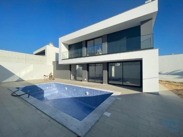 Casa de prestígio de 224 m² à venda Estômbar e Parchal, Portugal