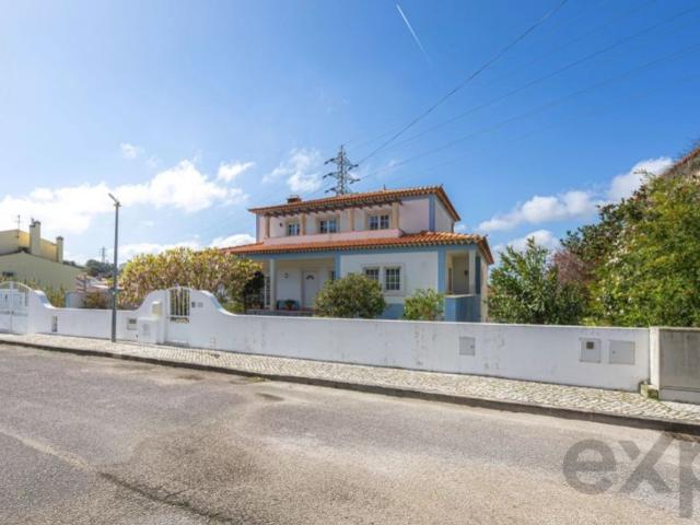 Casa de 254 m² à venda Óbidos, Leiria