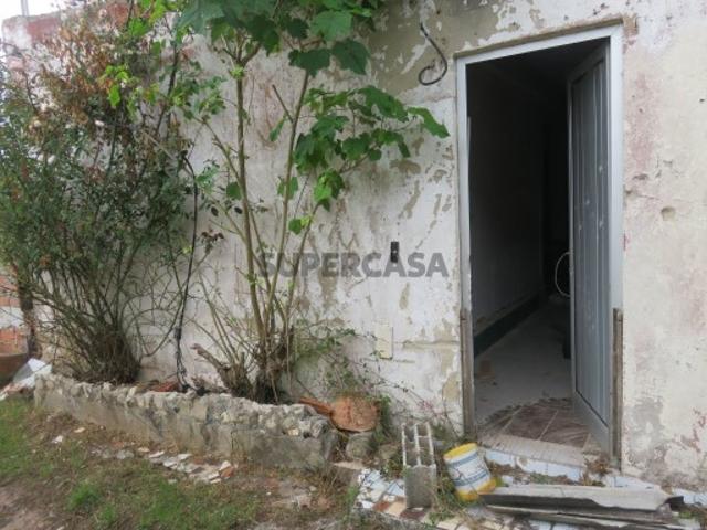 Casa de R/C TORNADA CALDAS DA RAINHA | LEILÃO ELETRÓNICO | FIM 02*JUL