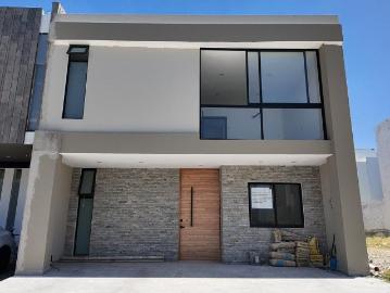 CASA DE RENTA EN PUNTO SUR, TLAJOMULCO DE ZUÑIGA