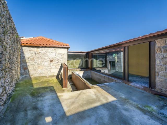 Casa de Souto Moradia com 3 Suítes, SPA e Piscina em Adaúfe Braga
