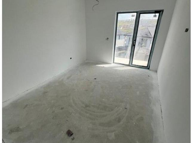 Casa de tip insiruit, 105 mp, incalz pard, parcare, zona Bucium