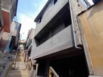 CASA DE TRES PISOS A PRECIO DE TERRENO POR MOTUPE EN SAN JUAN DE LURIGANCHO
