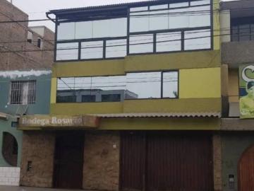 Casa de tres plantas,de 190 mts. Cuadrados, 400 construidos, en zona comercial