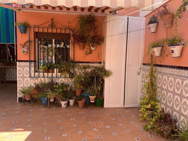 CASA DE TRES PLANTAS PARA ENTRAR A VIVIR 350.000€