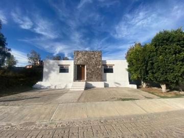 CASA DE UN PISO EN VENTA FRACCIONAMIENTO SEGURO Y RODEADO DE NATURALEZA