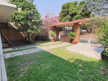 CASA DE UN SOLO NIVEL CON ALBERCA