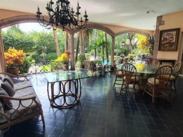 CASA DE UN SOLO NIVEL CON AMPLIO TERRENO EN AV, DIAZ ORDAZ EN CUERNAVACA, MOR