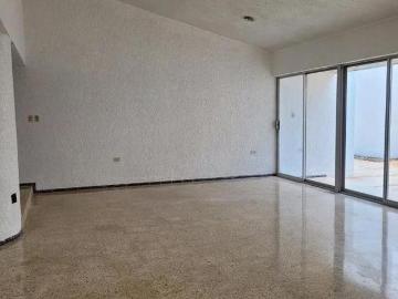Casa de una planta con amplio terreno en venta en Villas La Hacienda