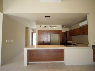 Casa de UNA PLANTA con 3 recamaras y Alberca en Venta en Privada Fiora, Mérida