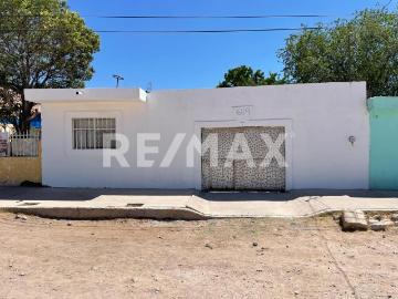 Casa de una Planta en Venta con terreno excedente Colonia Lopez Portillo
