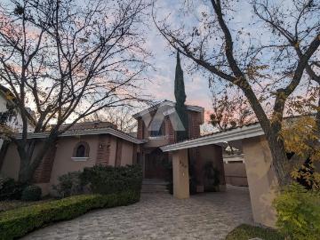 Casa de una planta y linda área social en Residencial San Alberto