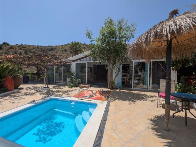 Casa de una sola planta, piscina, vistas al mar 225m² Arenas