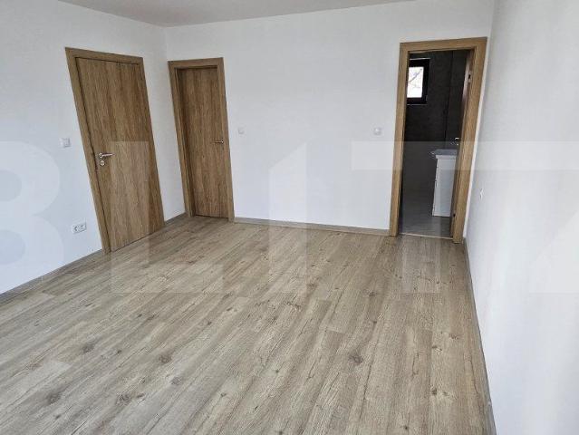 Casa de vanzare, 4 camere, 204 mp, zona Dacia Service