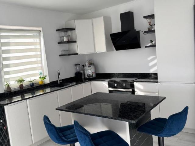 Casa de vanzare, 4 camere, cartierul nou, nojorid