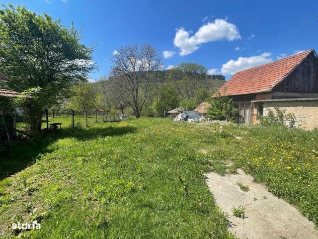 CASA DE VANZARE cu 3 camere si deschidere la rau