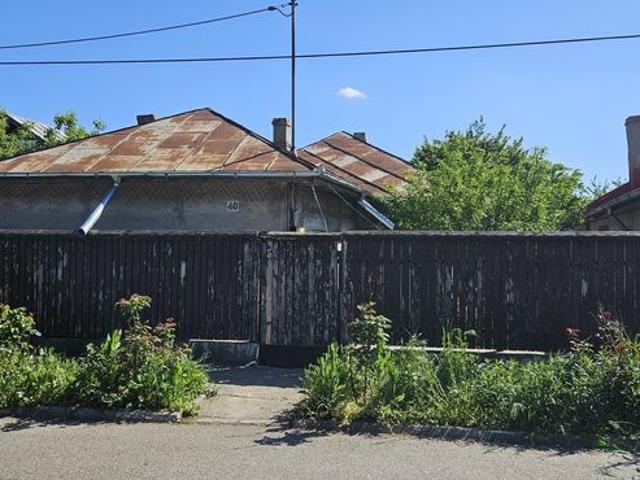 Casa de vanzare pe Strada Rozelor Numarul 40