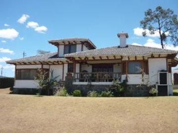 Casa de venta con excelente terreno ubicado en la Viña Alta, Tumbaco