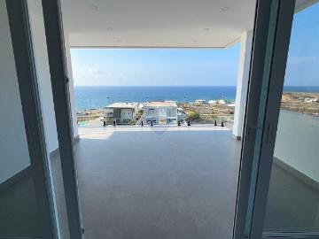 Casa de venta frente al mar en Playa Alta Manta
