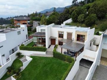 Casa de venta ubicada dentro de la Urbanización Altos del Valle. Exclusividad, seguridad
