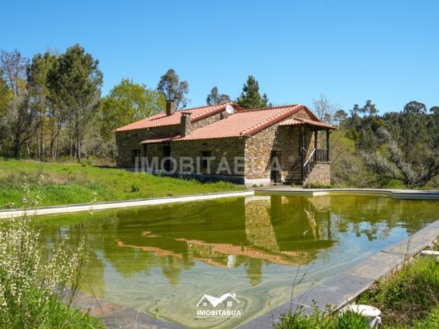 Casa de xisto T4 com piscina no meio da natureza