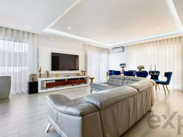 Casa de 165 m² à venda Charneca de Caparica, Setúbal