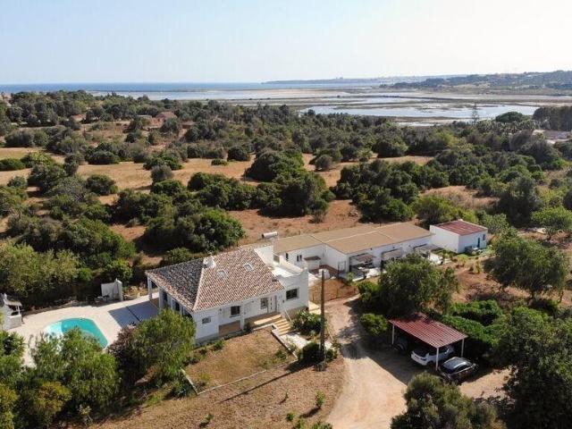 Casa de 168 m² à venda Mexilhoeira Grande, Faro