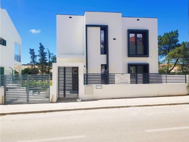 Casa de 174 m² à venda Charneca de Caparica, Portugal