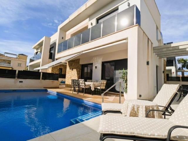 Casa de 179 m2 en venta Playas de Orihuela, España
