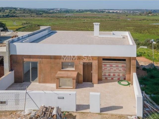 Casa de 193 m² à venda Mexilhoeira Grande, Portimão, Faro