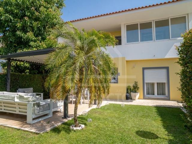 Casa de 196 m² à venda Casal de Bolinhos, Setúbal