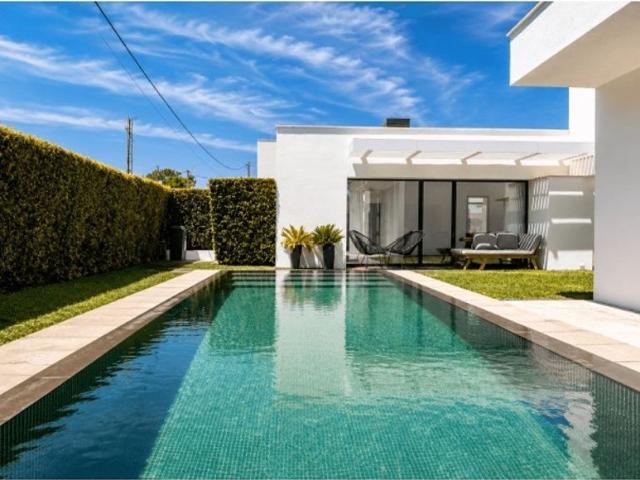 Casa de 199 m² à venda Charneca de Caparica, Portugal