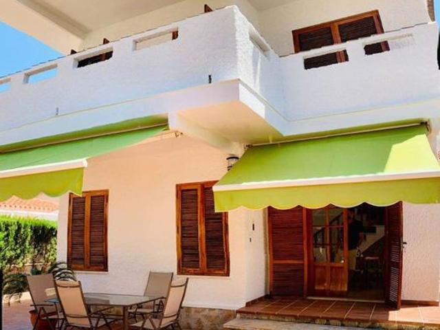 Casa de 110 m2 en venta Pilar de la Horadada, Comunidad Valenciana