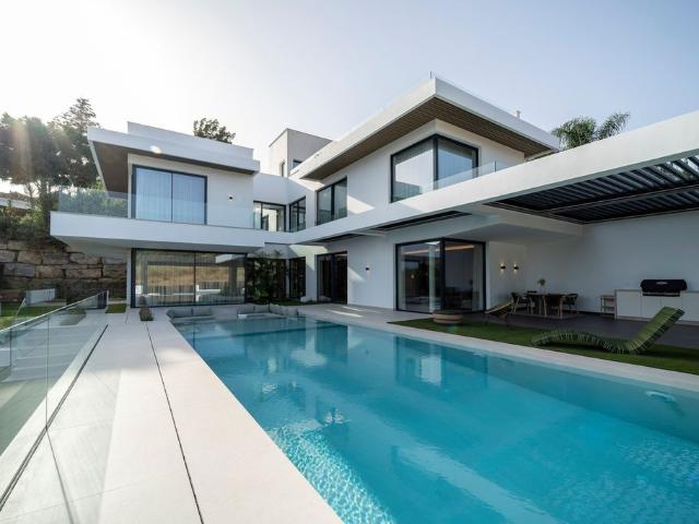 Casa de 1182 m2 en venta Estepona, Andalucía