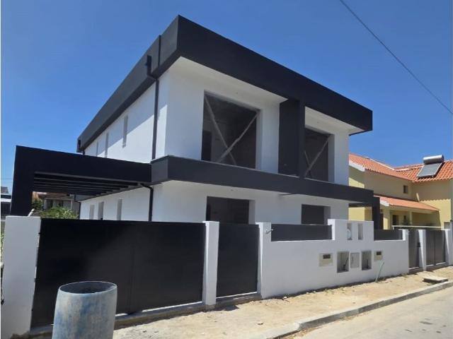 Casa de 130 m² à venda Quinta das Laranjeiras, Seixal, Setúbal