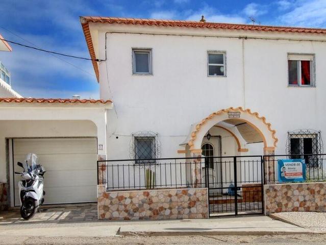 Casa de 135 m² à venda Moncarapacho e Fuzeta, Olhão, Faro