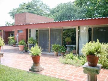 Casa de 1,000 m2 4 Habitaciones en Fracc Campestre, Merida