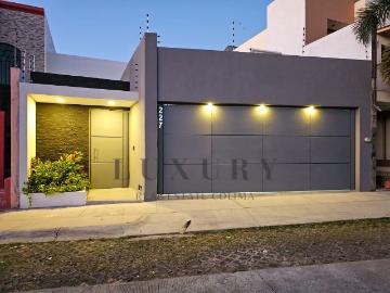 Casa de 1 planta con alberca en venta en Residencial Real Santa Bárbara, Colima