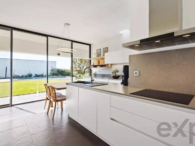 Casa de 244 m² à venda Óbidos, Leiria