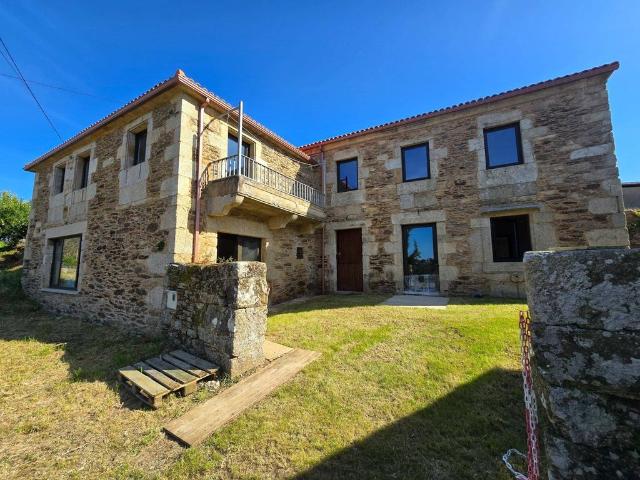 Casa de 265 m2 en venta Paderne, Galicia