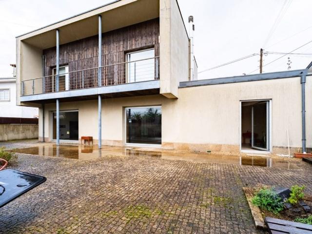 Casa de 269 m² à venda Paredes, Porto